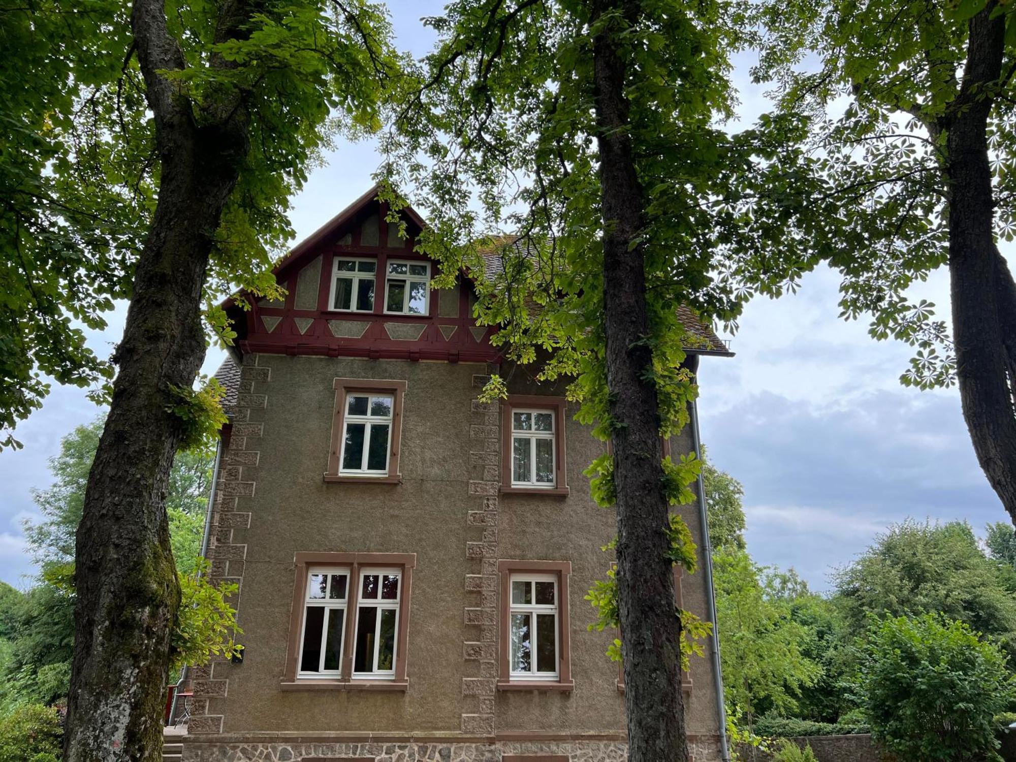 L' Extravagante Im Garten Von Schloss Schmidtheim Kültér fotó